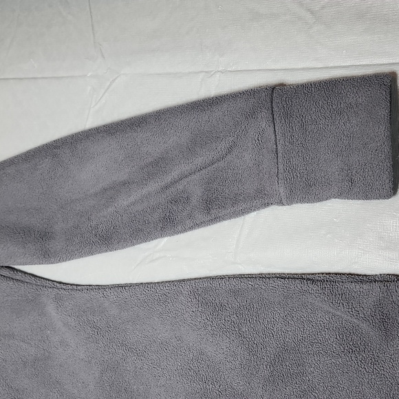 Zip-up Bench Sweater - Picture 14 of 16